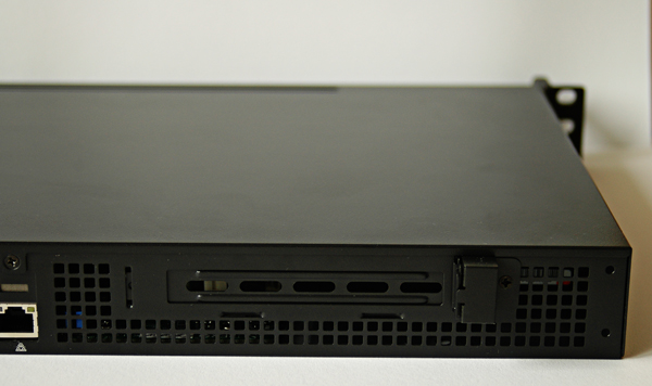  Možno osadit 1x PCI/PCI Express NIC